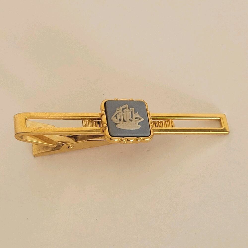 Wedgwood Gold Blue Tone Tie Bar Clip with Jasper Ship Cameo Vintage‎ Retro Clasp
